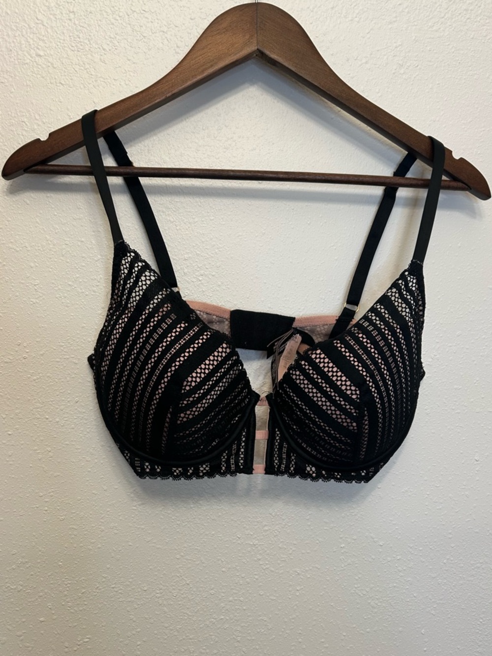 Victoria's Secret Black Pink Lace Balconette Bra 34DD Lined Adjustable Straps